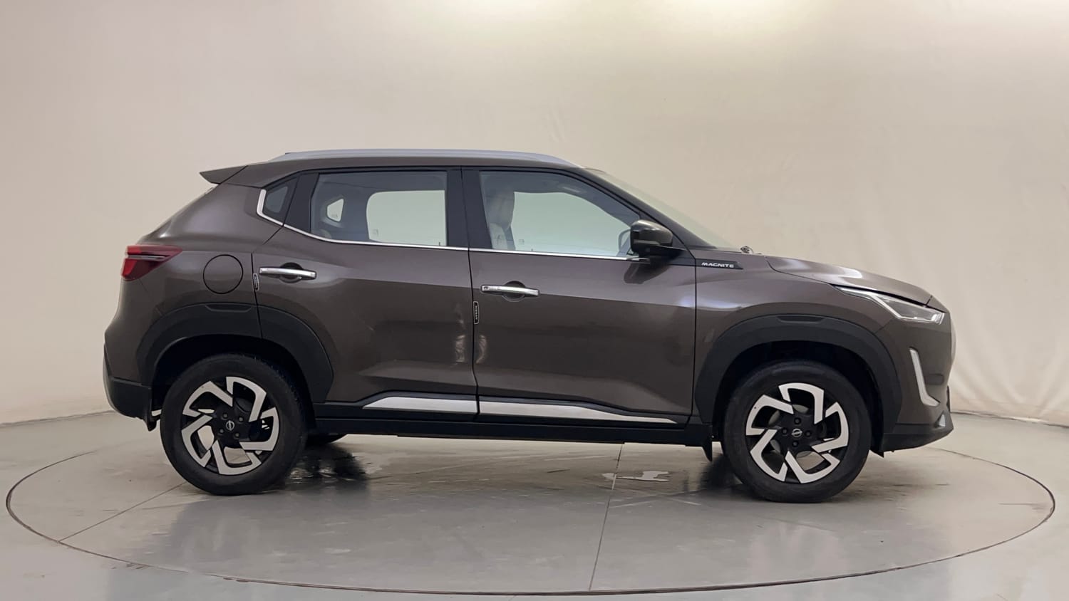 Used 2024 Nissan Magnite XV Premium Turbo Petrol Manual exterior RIGHT SIDE VIEW