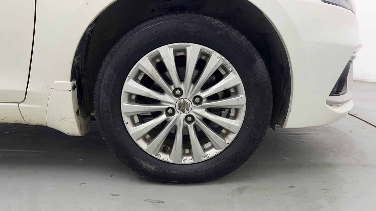 Used 2022 Maruti Suzuki Ciaz Zeta 1.5 Petrol Manual tyres RIGHT FRONT TYRE RIM VIEW