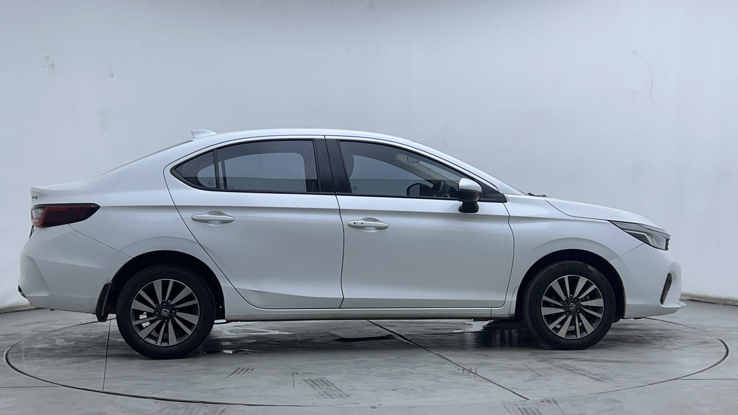 Used 2024 Honda City V Petrol MT Petrol Manual exterior RIGHT SIDE VIEW