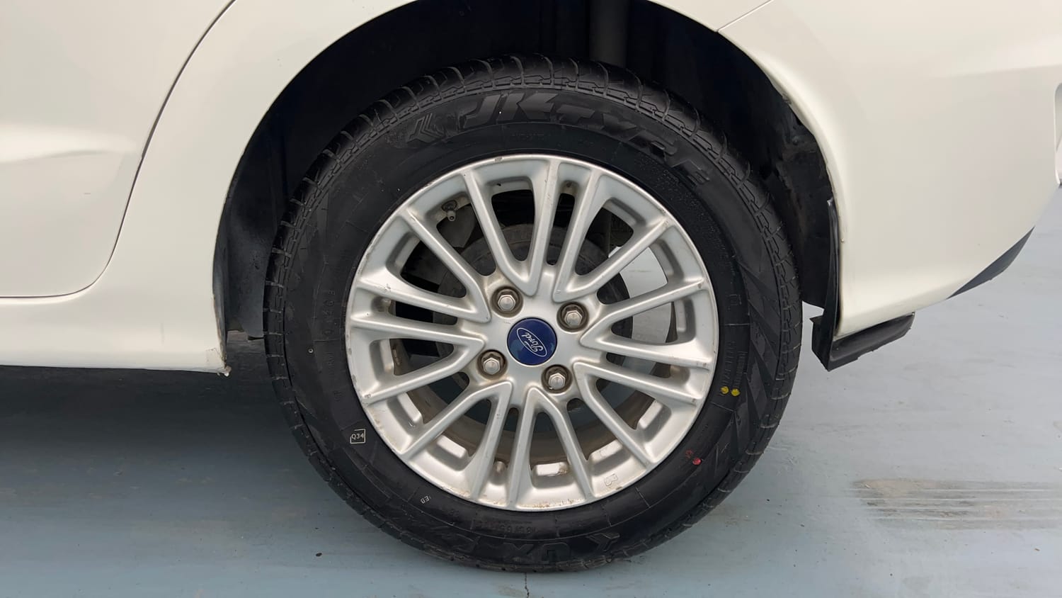 Used 2020 Ford Figo Aspire Titanium 1.2 Ti-VCT Petrol Manual tyres LEFT REAR TYRE RIM VIEW