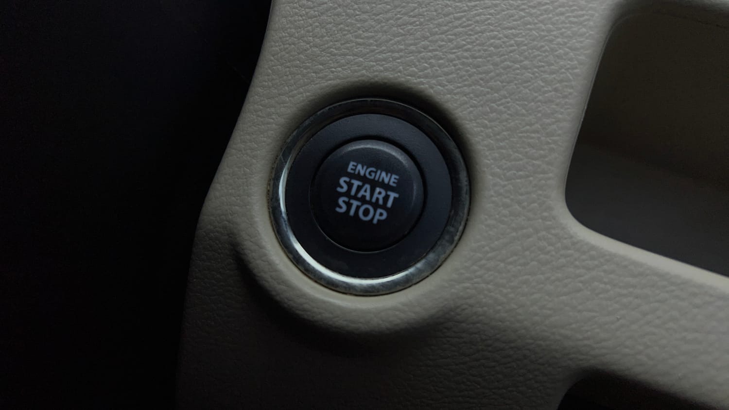 Used 2022 Maruti Suzuki Ciaz Zeta 1.5 Petrol Manual top_features Keyless start