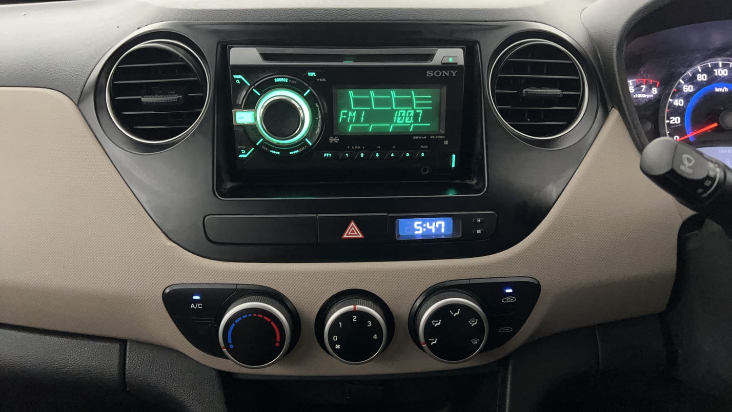 Used 2014 Hyundai Grand i10 Magna 1.2 Kappa VTVT Petrol Manual interior MUSIC SYSTEM & AC CONTROL VIEW