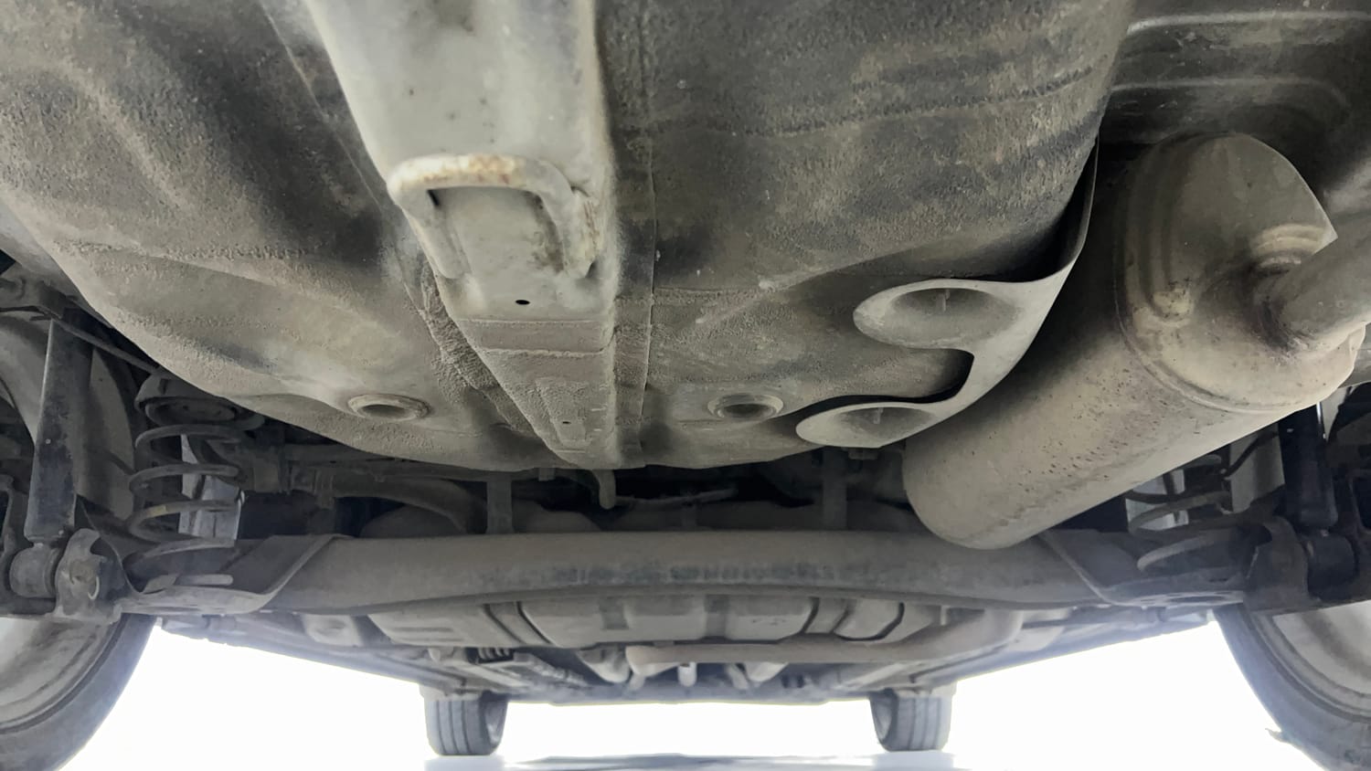 Used 2018 Hyundai Verna SX Plus 1.6 CRDi AT Diesel Automatic extra REAR UNDERBODY VIEW (TAKEN FROM REAR)