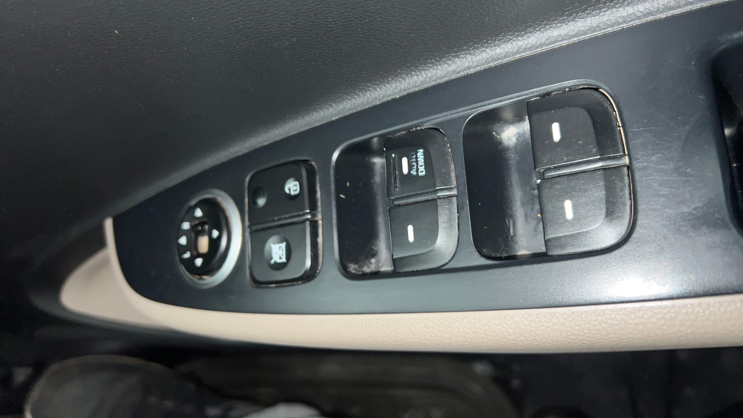 Used 2014 Hyundai Grand i10 Magna 1.2 Kappa VTVT Petrol Manual top_features Power windows