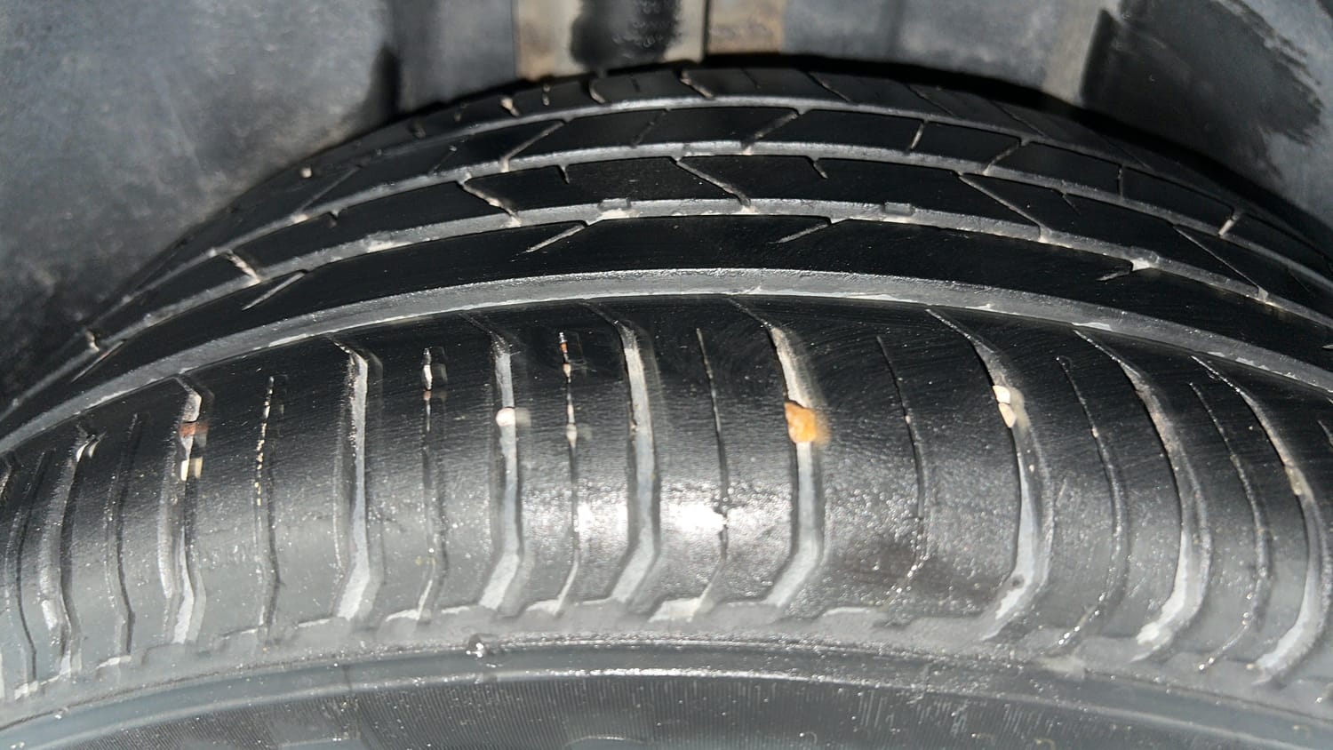 Used 2023 Volkswagen Virtus Topline 1.0 TSI MT Petrol Manual tyres RIGHT REAR TYRE TREAD VIEW