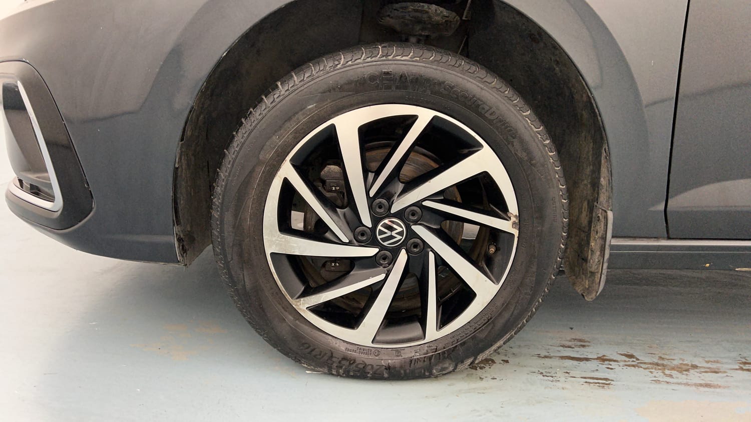 Used 2023 Volkswagen Virtus Topline 1.0 TSI MT Petrol Manual tyres LEFT FRONT TYRE RIM VIEW