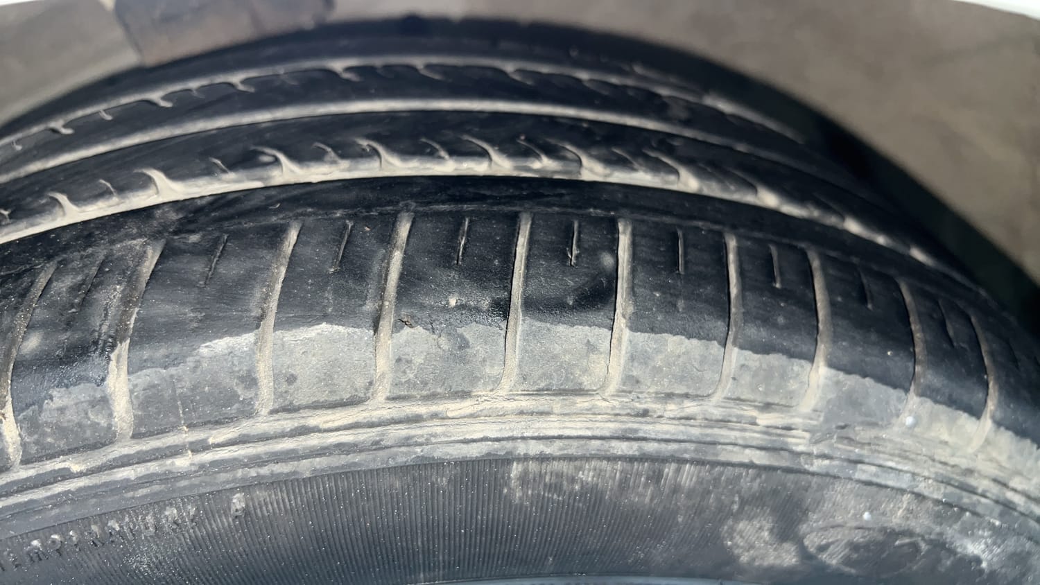 Used 2022 Maruti Suzuki Ciaz Zeta 1.5 Petrol Manual tyres LEFT FRONT TYRE TREAD VIEW