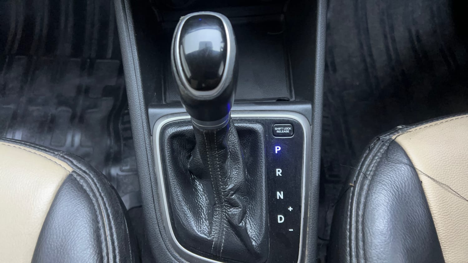 Used 2018 Hyundai Verna SX Plus 1.6 CRDi AT Diesel Automatic interior GEAR  KNOB VIEW