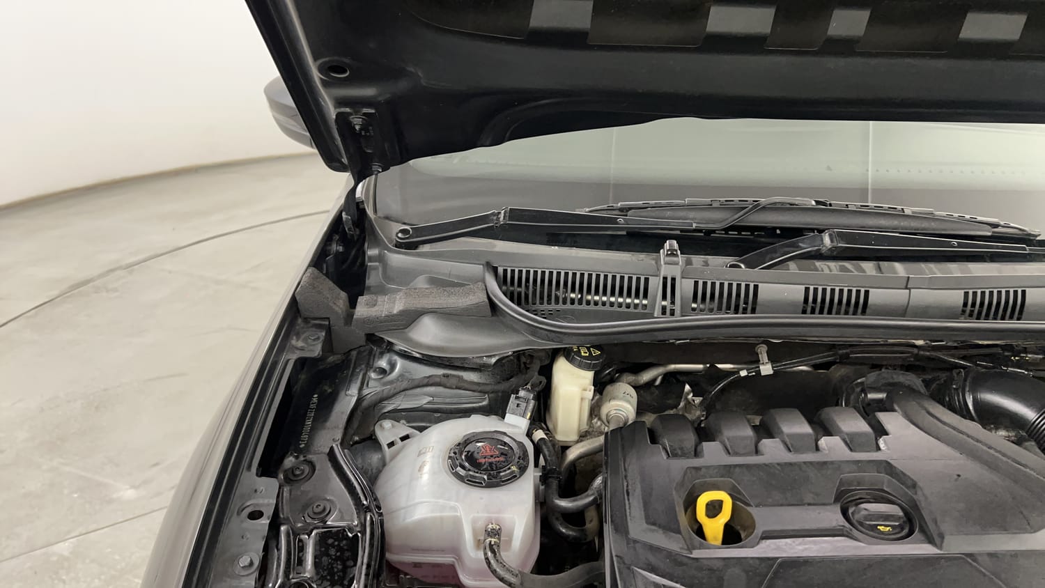 Used 2022 Volkswagen Virtus GT Plus 1.5 TSI EVO DSG Petrol Automatic engine ENGINE RIGHT SIDE HINGE & APRON VIEW
