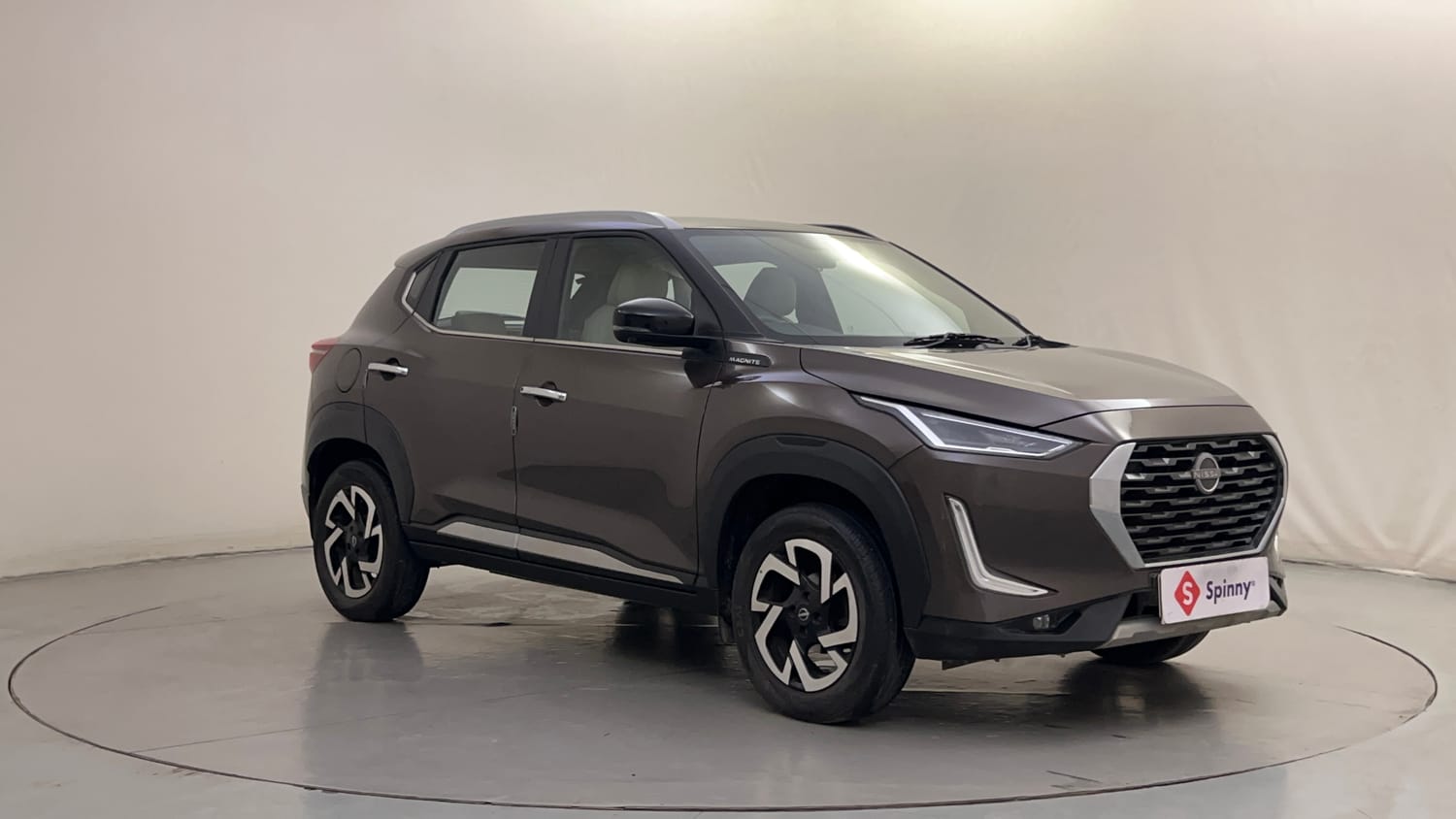 Used 2024 Nissan Magnite XV Premium Turbo Petrol Manual exterior RIGHT FRONT CORNER VIEW