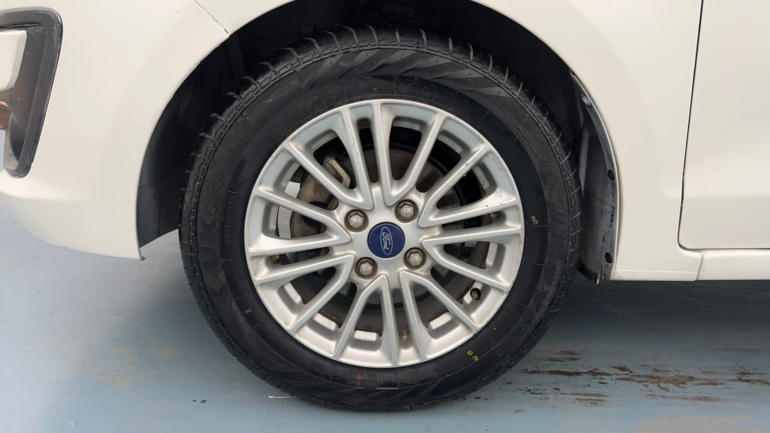 Used 2020 Ford Figo Aspire Titanium 1.2 Ti-VCT Petrol Manual tyres LEFT FRONT TYRE RIM VIEW