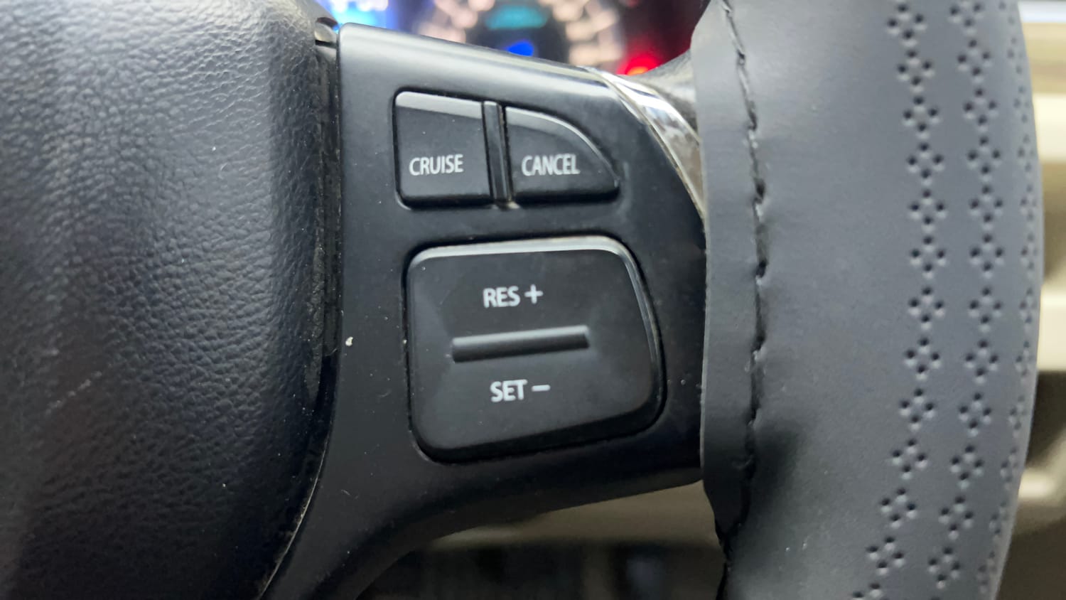 Used 2022 Maruti Suzuki Ciaz Zeta 1.5 Petrol Manual top_features Cruise control