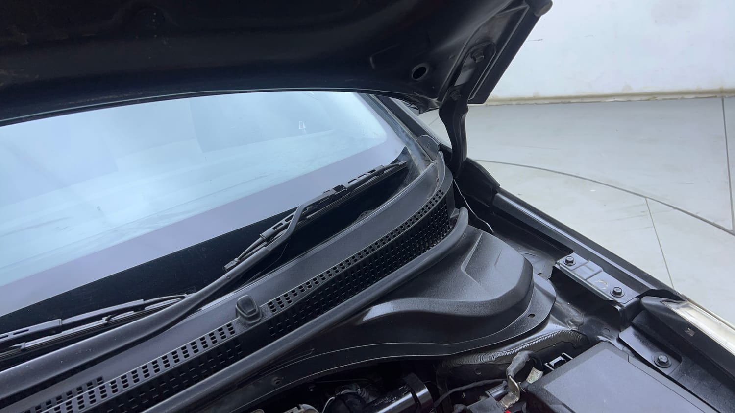 Used 2018 Hyundai Verna SX Plus 1.6 CRDi AT Diesel Automatic engine ENGINE LEFT SIDE HINGE & APRON VIEW
