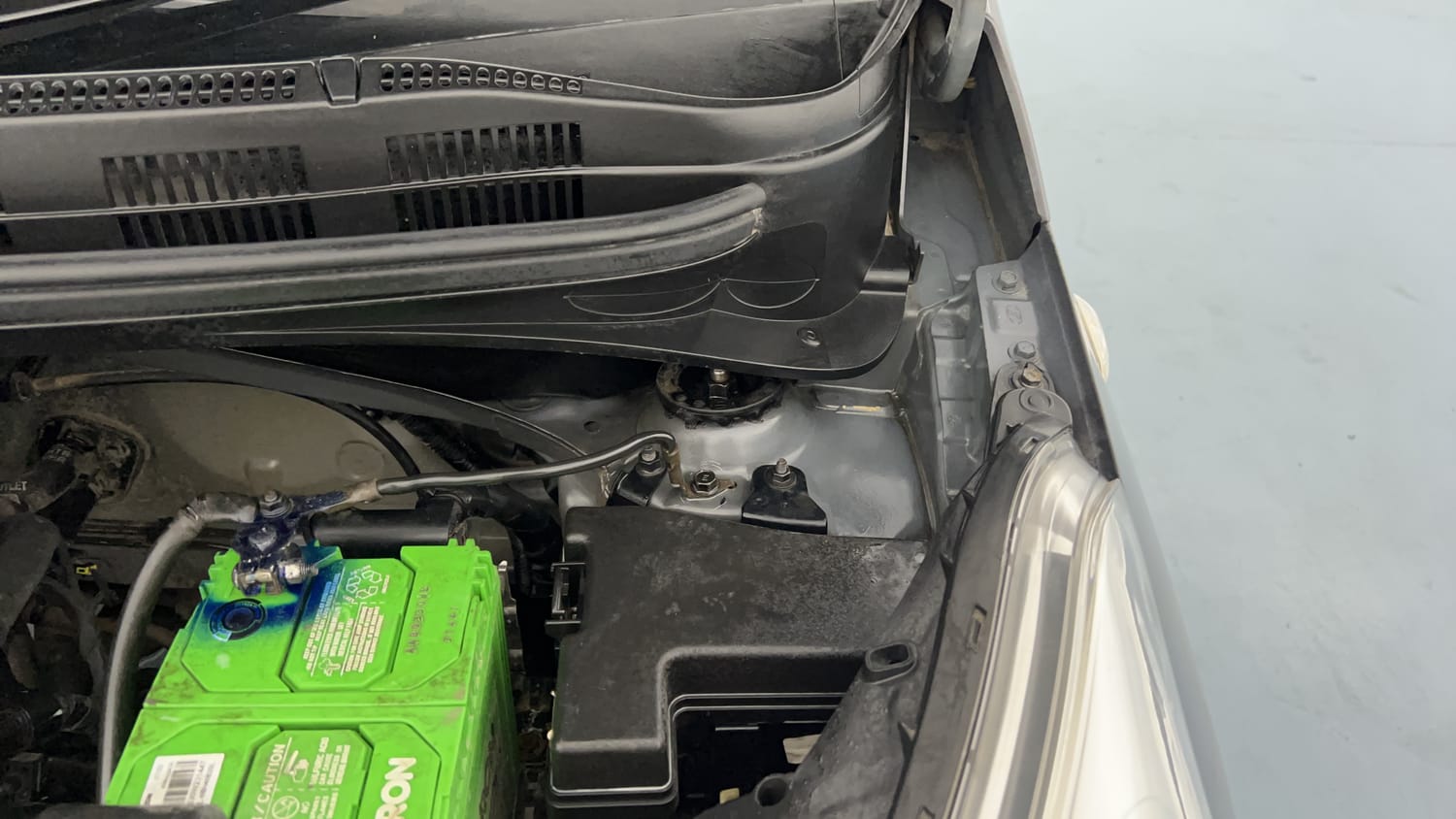 Used 2014 Hyundai Grand i10 Magna 1.2 Kappa VTVT Petrol Manual engine ENGINE LEFT SIDE HINGE & APRON VIEW