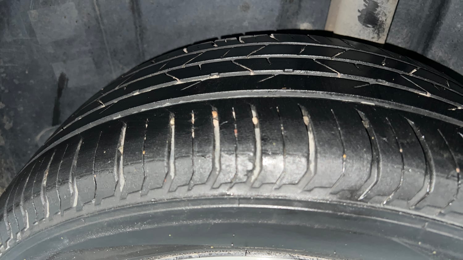 Used 2023 Volkswagen Virtus Topline 1.0 TSI MT Petrol Manual tyres LEFT REAR TYRE TREAD VIEW