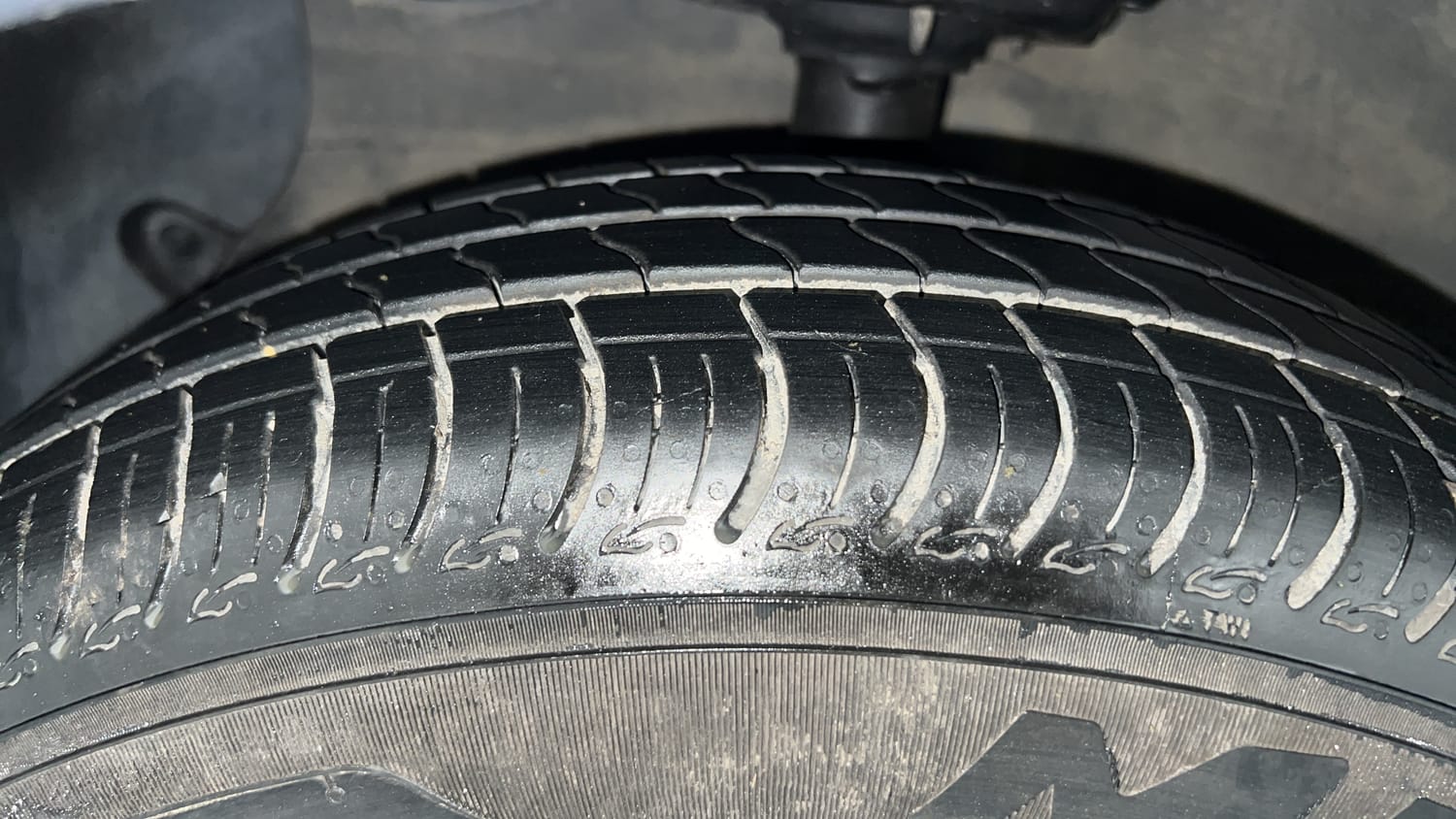 Used 2014 Hyundai Grand i10 Magna 1.2 Kappa VTVT Petrol Manual tyres LEFT FRONT TYRE TREAD VIEW