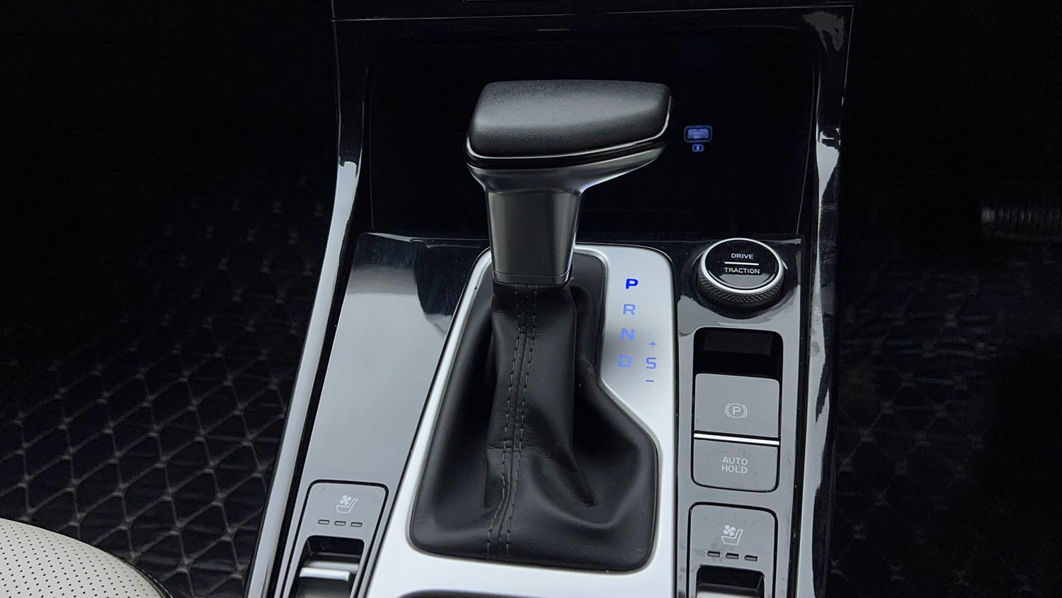 Used 2023 Hyundai Creta SX (O) 1.5 Petrol IVT Petrol Automatic interior GEAR  KNOB VIEW