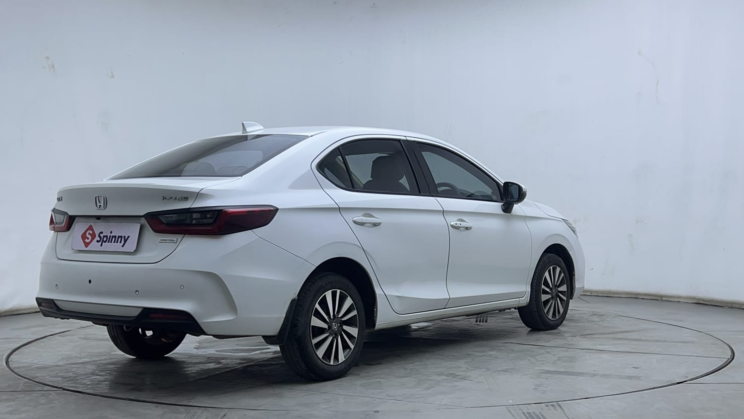 Used 2024 Honda City V Petrol MT Petrol Manual exterior RIGHT REAR CORNER VIEW