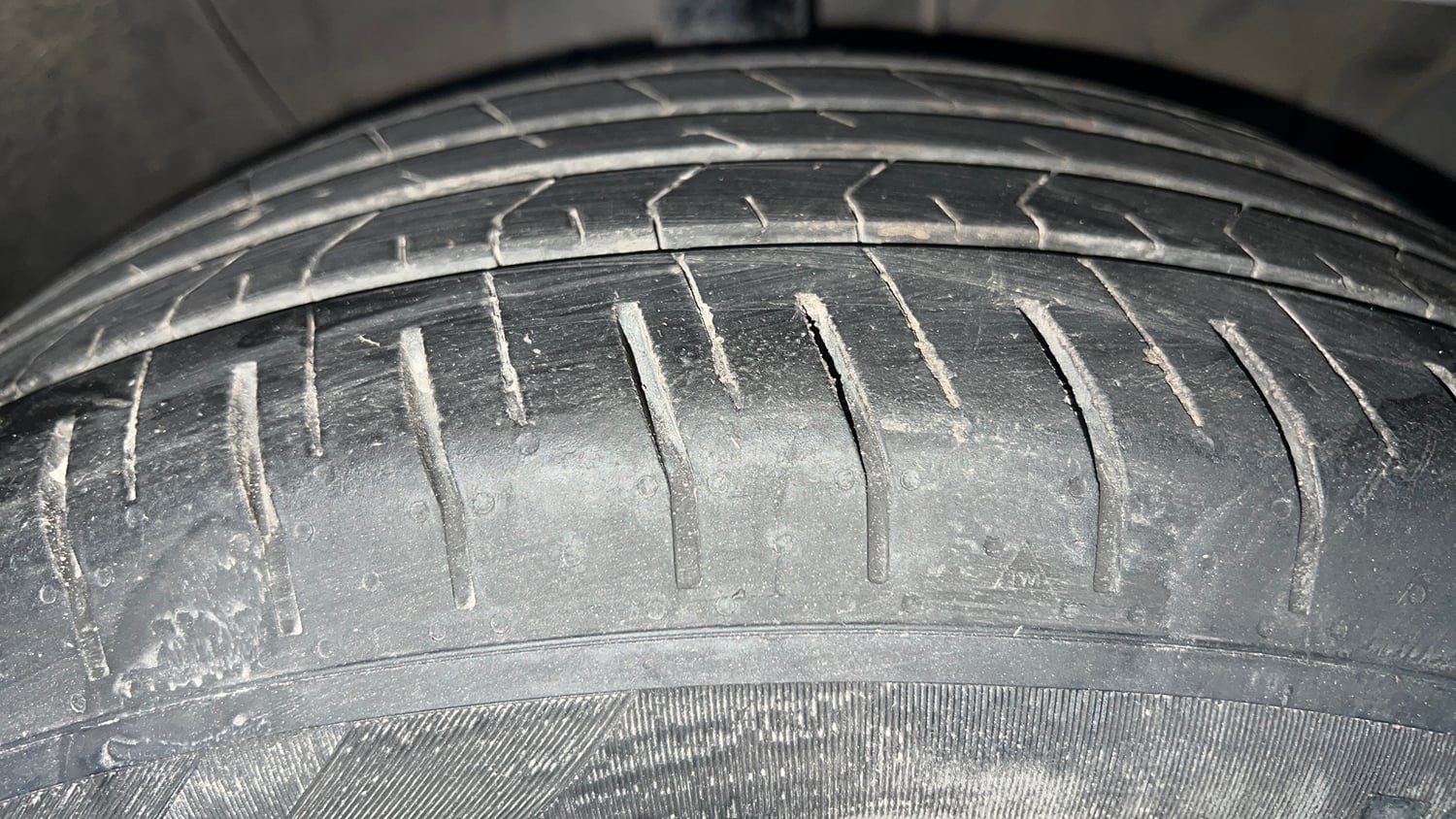 Used 2023 Hyundai Creta SX (O) 1.5 Petrol IVT Petrol Automatic tyres RIGHT FRONT TYRE TREAD VIEW