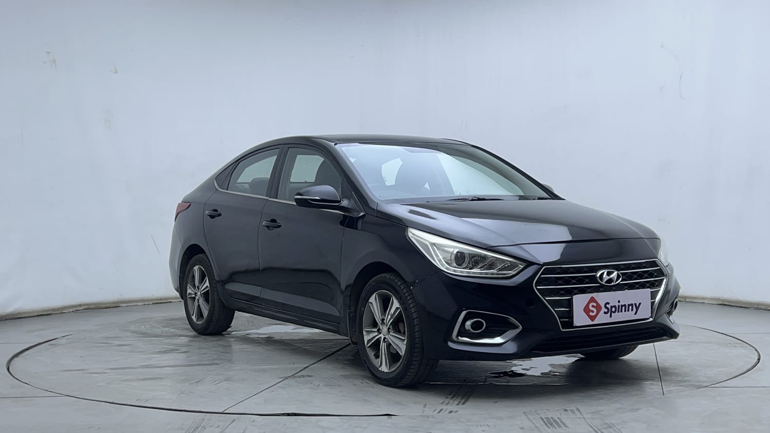 Used 2018 Hyundai Verna SX Plus 1.6 CRDi AT Diesel Automatic exterior RIGHT FRONT CORNER VIEW