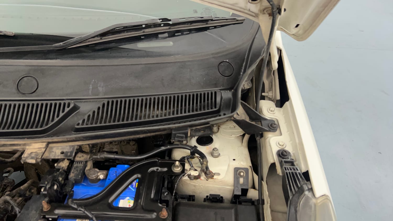 Used 2020 Ford Figo Aspire Titanium 1.2 Ti-VCT Petrol Manual engine ENGINE LEFT SIDE HINGE & APRON VIEW
