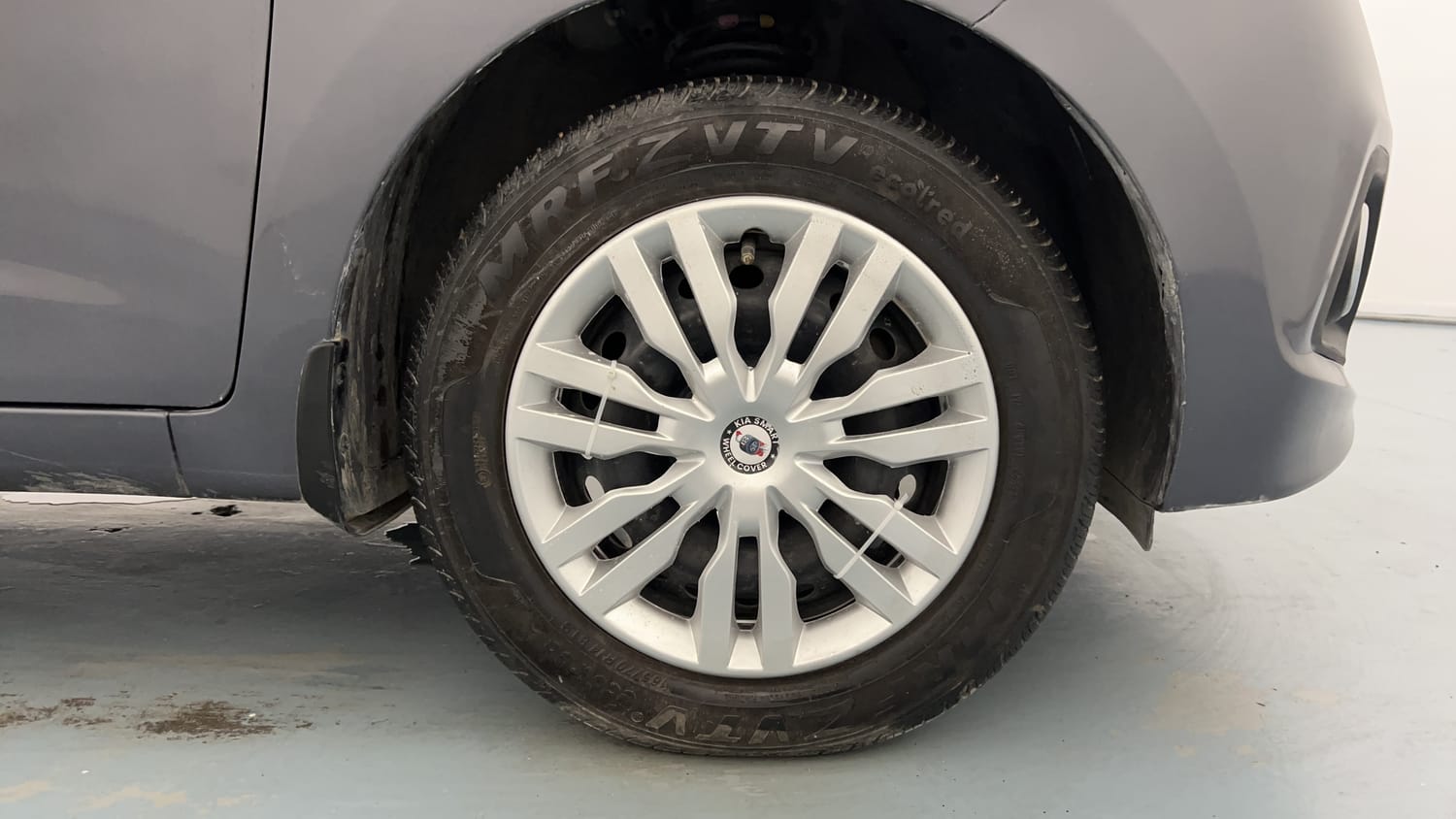 Used 2014 Hyundai Grand i10 Magna 1.2 Kappa VTVT Petrol Manual tyres RIGHT FRONT TYRE RIM VIEW