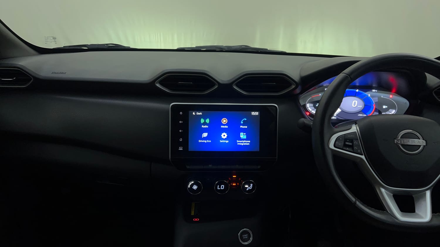 Used 2024 Nissan Magnite XV Premium Turbo Petrol Manual interior MUSIC SYSTEM & AC CONTROL VIEW