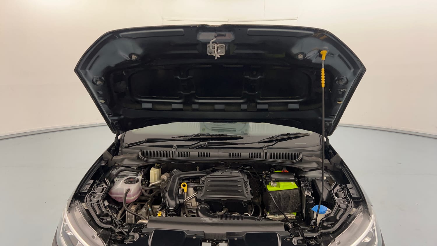 Used 2023 Volkswagen Virtus Topline 1.0 TSI MT Petrol Manual engine ENGINE & BONNET OPEN FRONT VIEW