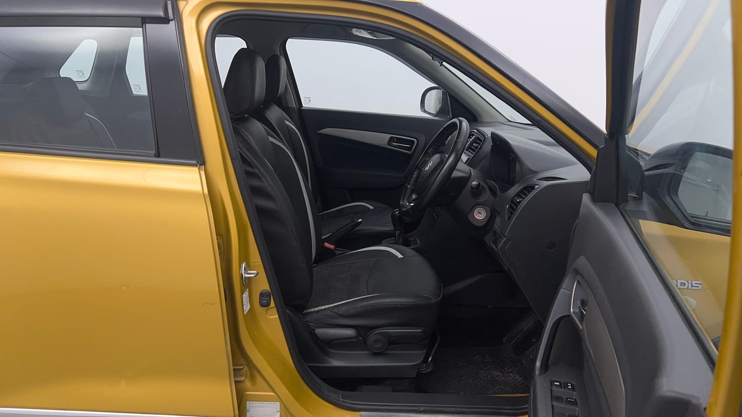 Used 2017 Maruti Suzuki Vitara Brezza [2016-2020] ZDi Diesel Manual interior RIGHT SIDE FRONT DOOR CABIN VIEW