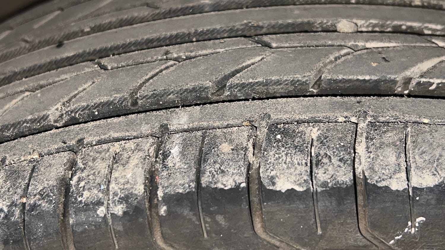 Used 2023 Honda Amaze VX 1.2 Petrol CVT Petrol Automatic tyres RIGHT REAR TYRE TREAD VIEW