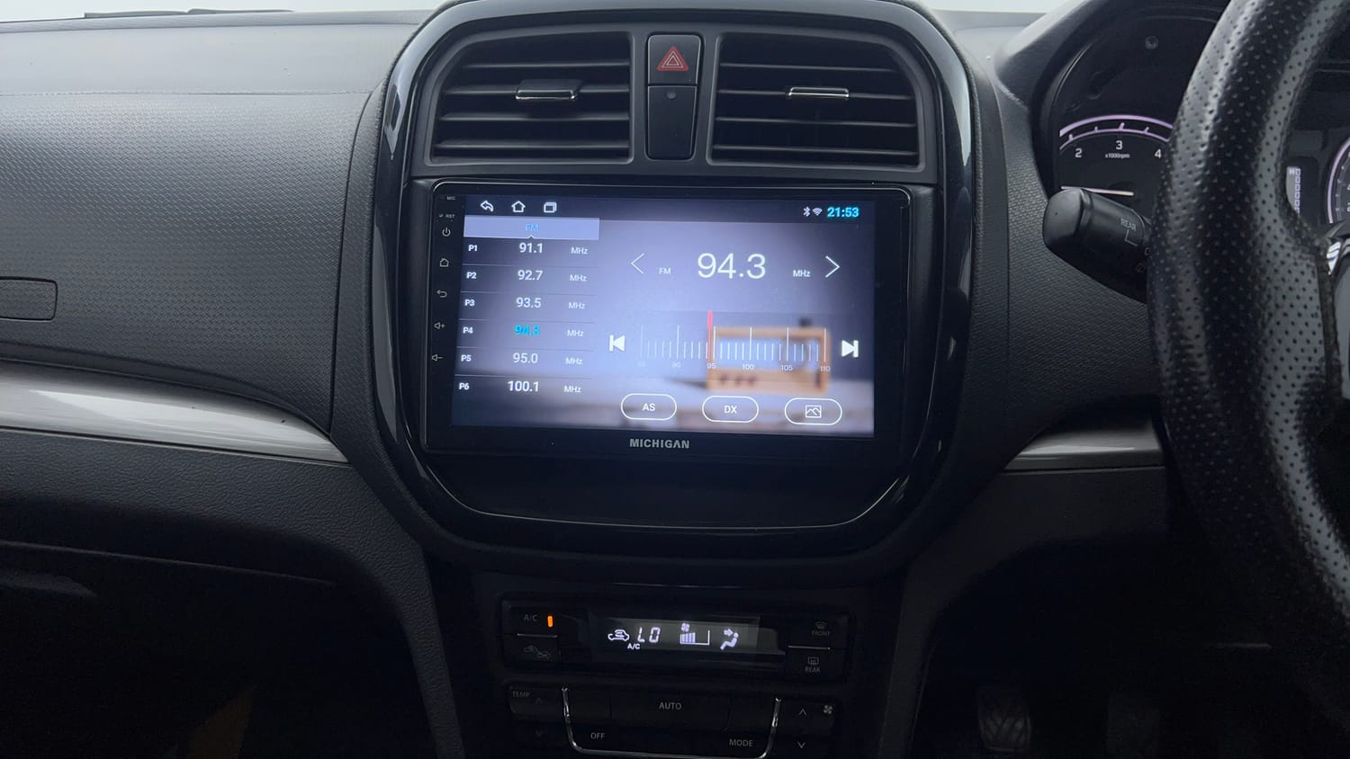 Used 2017 Maruti Suzuki Vitara Brezza [2016-2020] ZDi Diesel Manual top_features Integrated (in-dash) music system