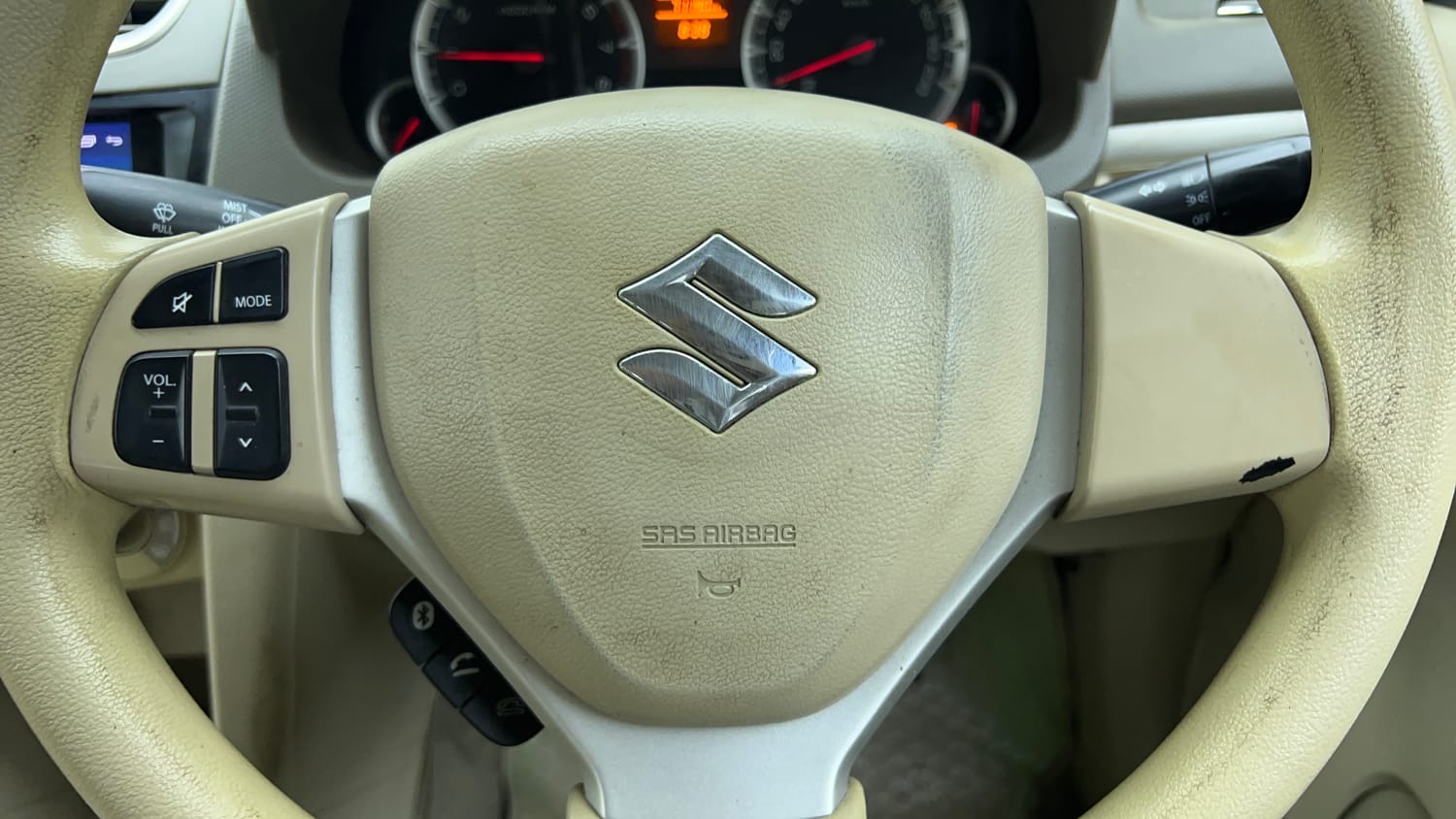 Used 2016 Maruti Suzuki Ertiga VXI Petrol Manual top_features Steering mounted controls