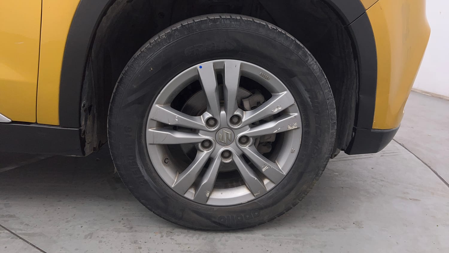 Used 2017 Maruti Suzuki Vitara Brezza [2016-2020] ZDi Diesel Manual tyres RIGHT FRONT TYRE RIM VIEW