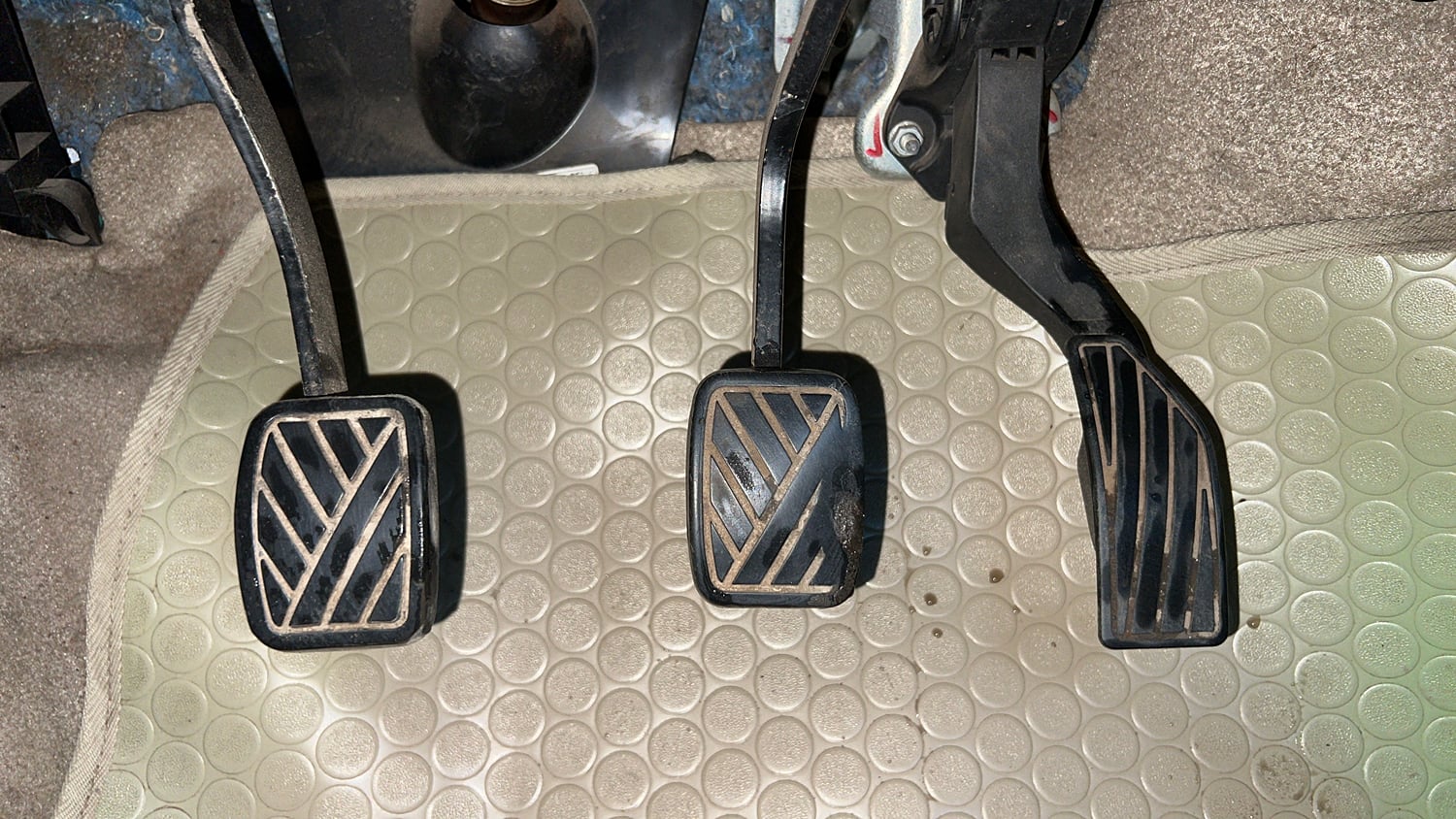 Used 2016 Maruti Suzuki Ertiga VXI Petrol Manual interior PEDALS VIEW