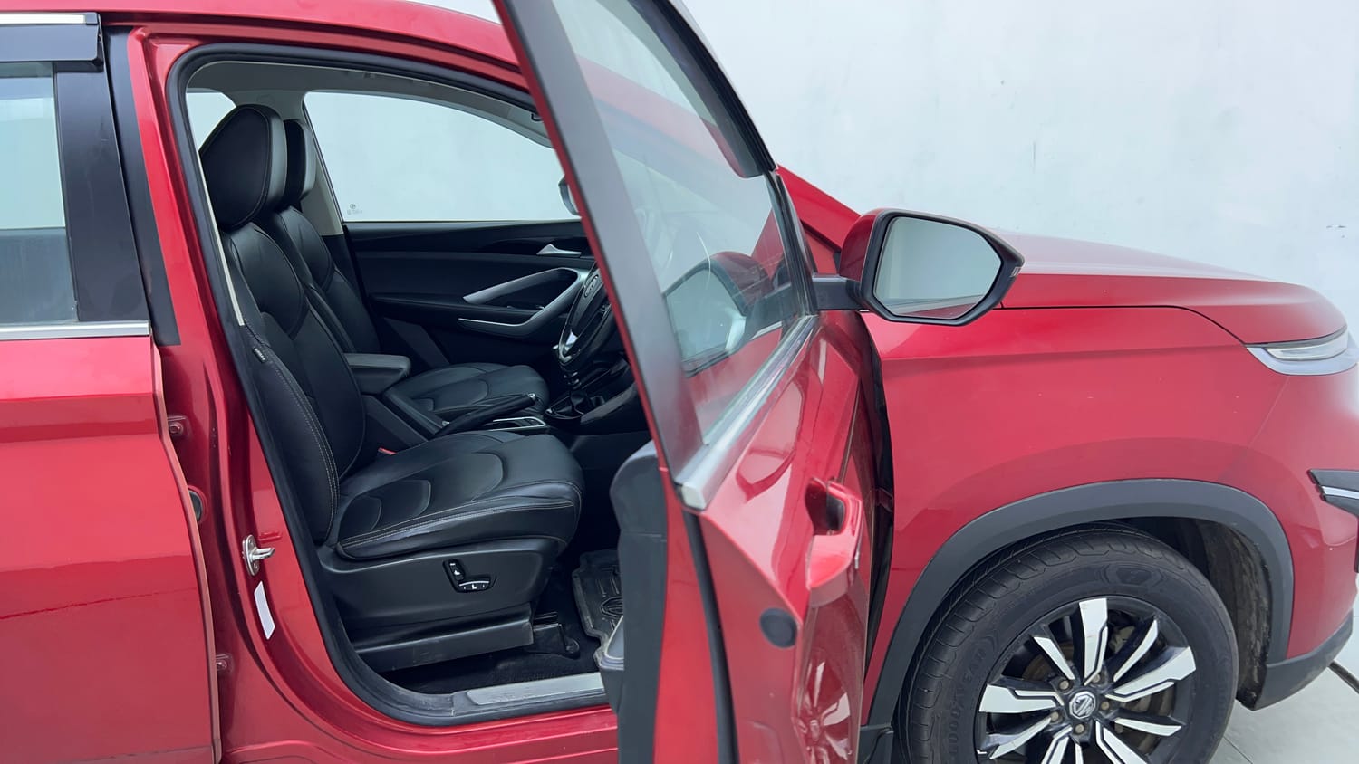 Used 2019 MG Motors Hector Sharp 2.0 Diesel Diesel Manual interior RIGHT SIDE FRONT DOOR CABIN VIEW