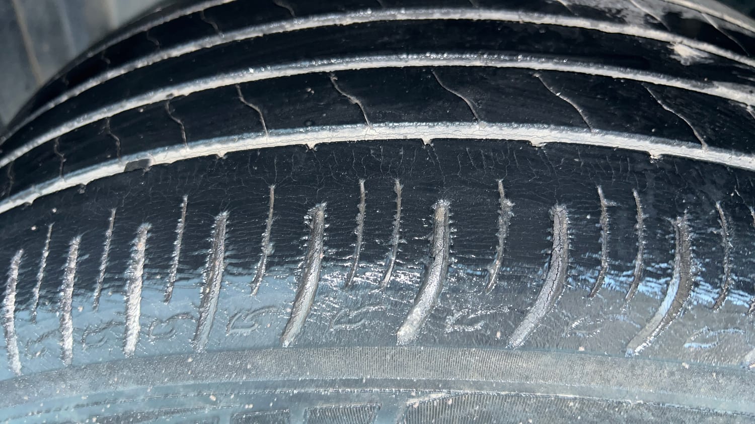 Used 2020 Maruti Suzuki Vitara Brezza ZXi Plus AT SHVS Petrol Automatic tyres LEFT FRONT TYRE TREAD VIEW