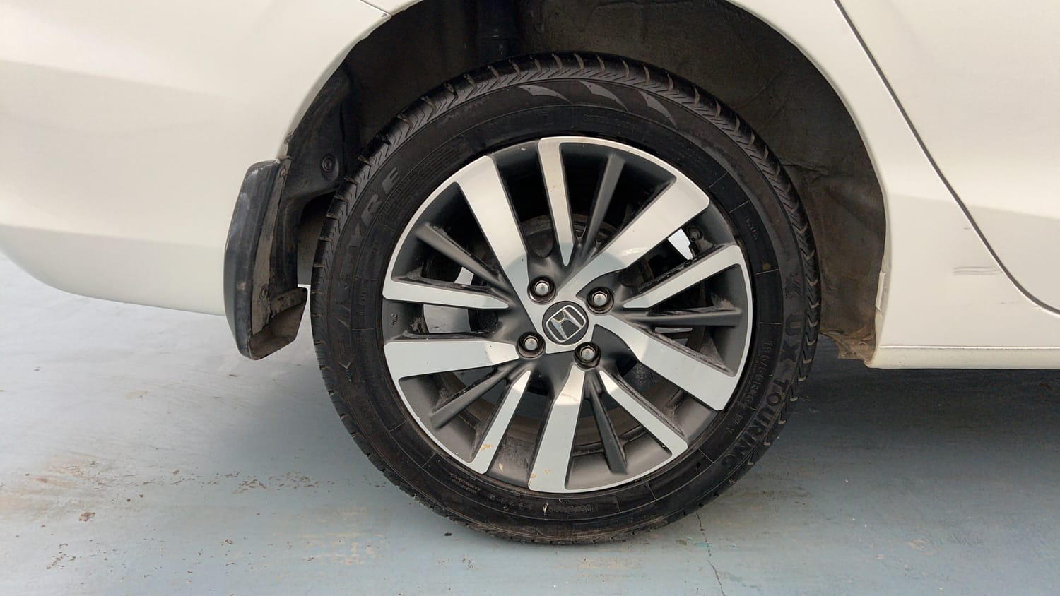 Used 2021 Honda City VX CVT Petrol Petrol Automatic tyres RIGHT REAR TYRE RIM VIEW