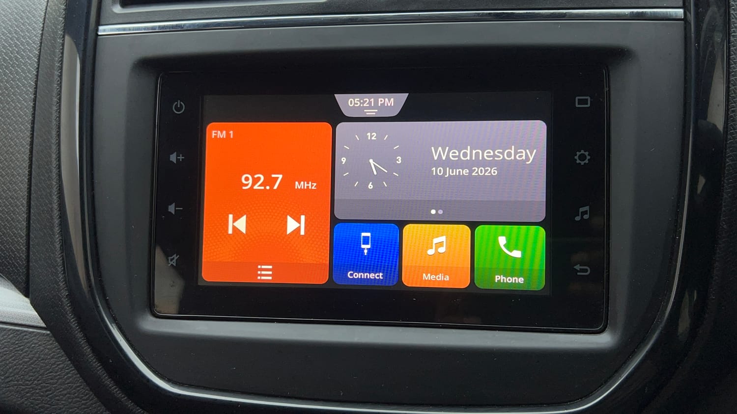 Used 2020 Maruti Suzuki Vitara Brezza ZXi Plus AT SHVS Petrol Automatic top_features Integrated (in-dash) music system