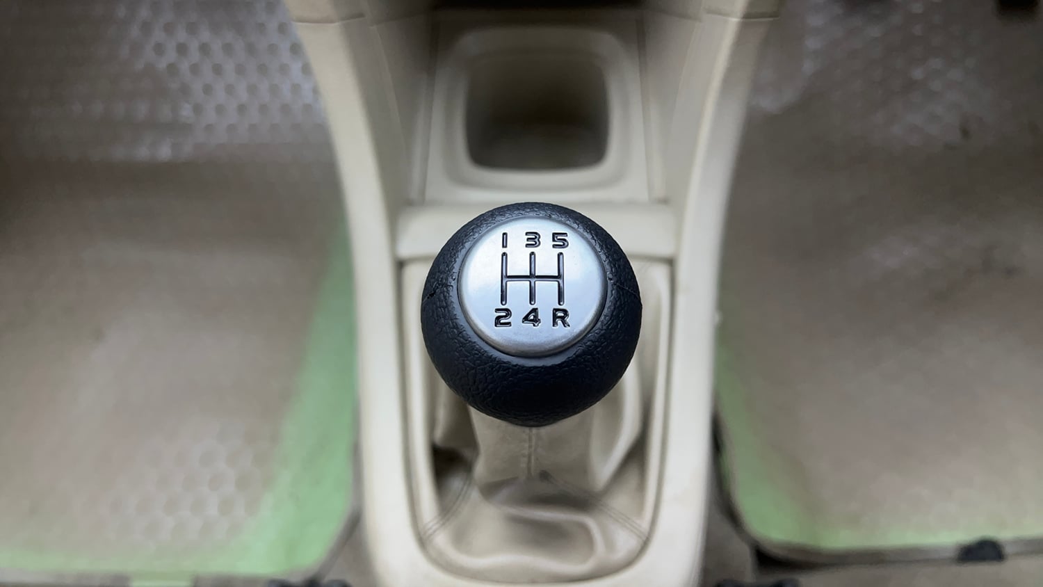 Used 2016 Maruti Suzuki Ertiga VXI Petrol Manual interior GEAR  KNOB VIEW