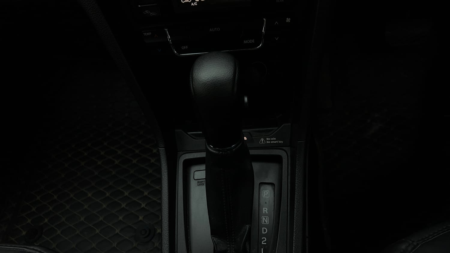 Used 2020 Maruti Suzuki Vitara Brezza ZXi Plus AT SHVS Petrol Automatic interior GEAR  KNOB VIEW