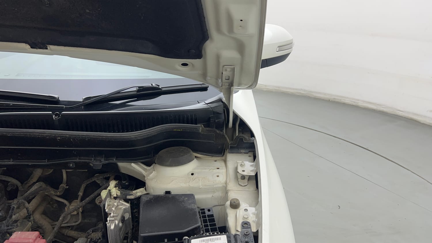 Used 2020 Maruti Suzuki Vitara Brezza ZXi Plus AT SHVS Petrol Automatic engine ENGINE LEFT SIDE HINGE & APRON VIEW