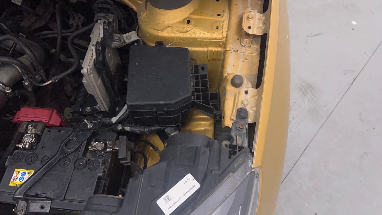 Used 2017 Maruti Suzuki Vitara Brezza [2016-2020] ZDi Diesel Manual engine ENGINE LEFT SIDE VIEW