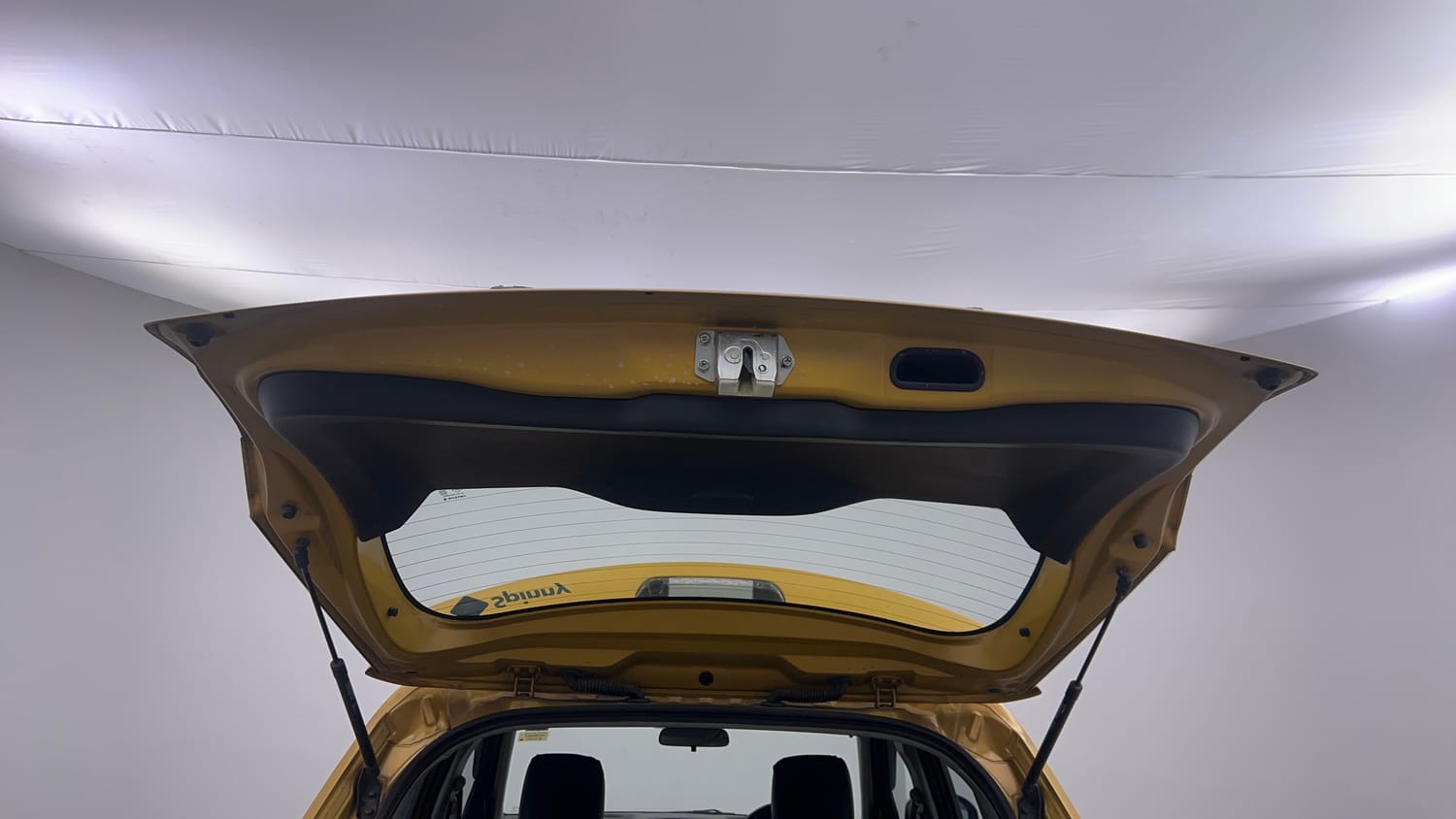 Used 2017 Maruti Suzuki Vitara Brezza [2016-2020] ZDi Diesel Manual interior DICKY DOOR OPEN VIEW