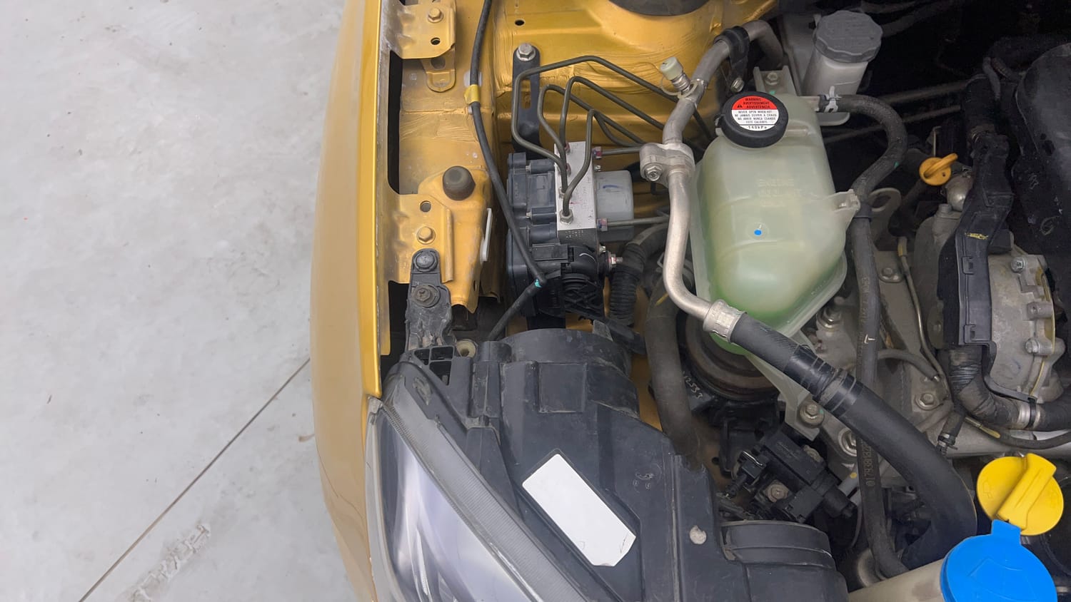 Used 2017 Maruti Suzuki Vitara Brezza [2016-2020] ZDi Diesel Manual engine ENGINE RIGHT SIDE VIEW