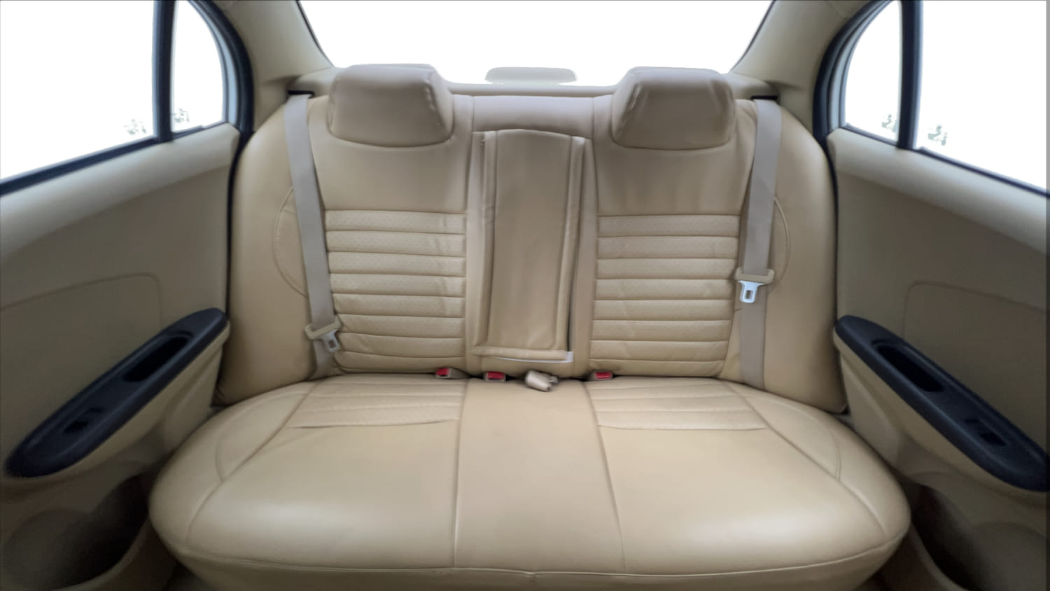 Used 2017 Honda Amaze 1.2 S i-VTEC Opt Petrol Manual interior REAR SEAT CONDITION VIEW