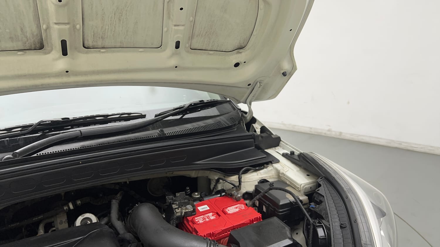 Used 2018 Hyundai Creta SX 1.6 CRDi Diesel Manual engine ENGINE LEFT SIDE HINGE & APRON VIEW