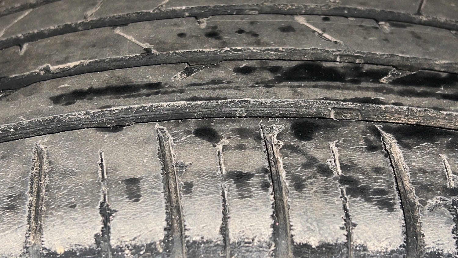 Used 2017 Maruti Suzuki Vitara Brezza [2016-2020] ZDi Diesel Manual tyres LEFT FRONT TYRE TREAD VIEW