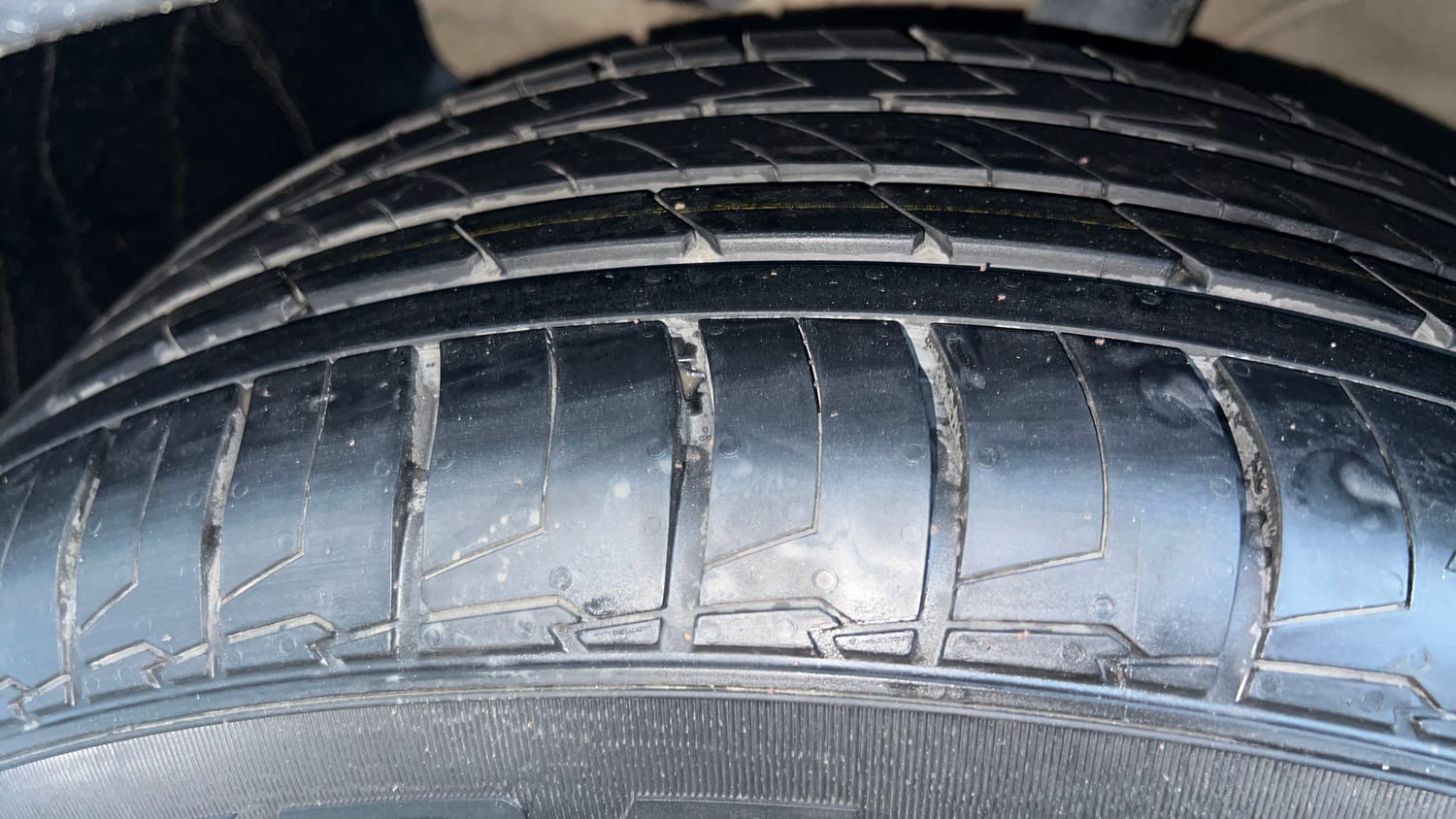 Used 2018 Hyundai Creta SX 1.6 CRDi Diesel Manual tyres LEFT FRONT TYRE TREAD VIEW