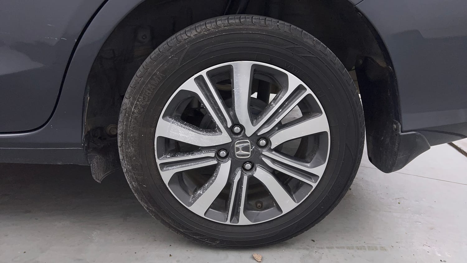 Used 2023 Honda Amaze VX 1.2 Petrol CVT Petrol Automatic tyres LEFT REAR TYRE RIM VIEW