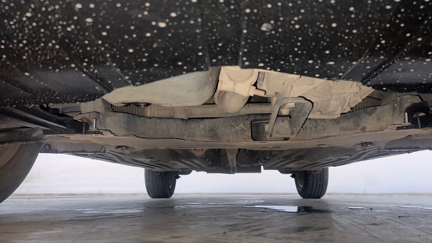 Used 2017 Maruti Suzuki Vitara Brezza [2016-2020] ZDi Diesel Manual extra FRONT LEFT UNDERBODY VIEW